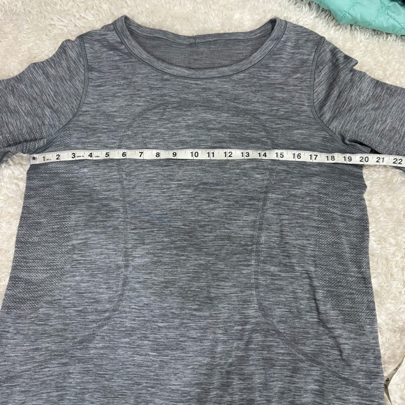 Lululemon Women’s Swiftly Relaxed Long Sleeve Grey Performance Knit - Picture 6 of 12